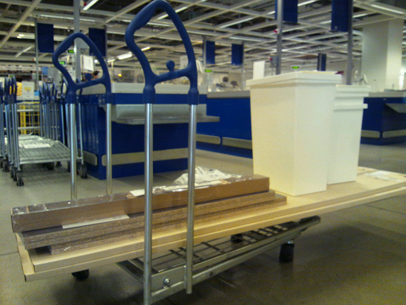 IKEAで買い物 ワードローブが重い！